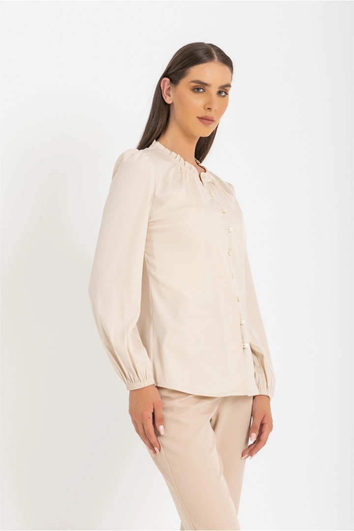 L. Beige