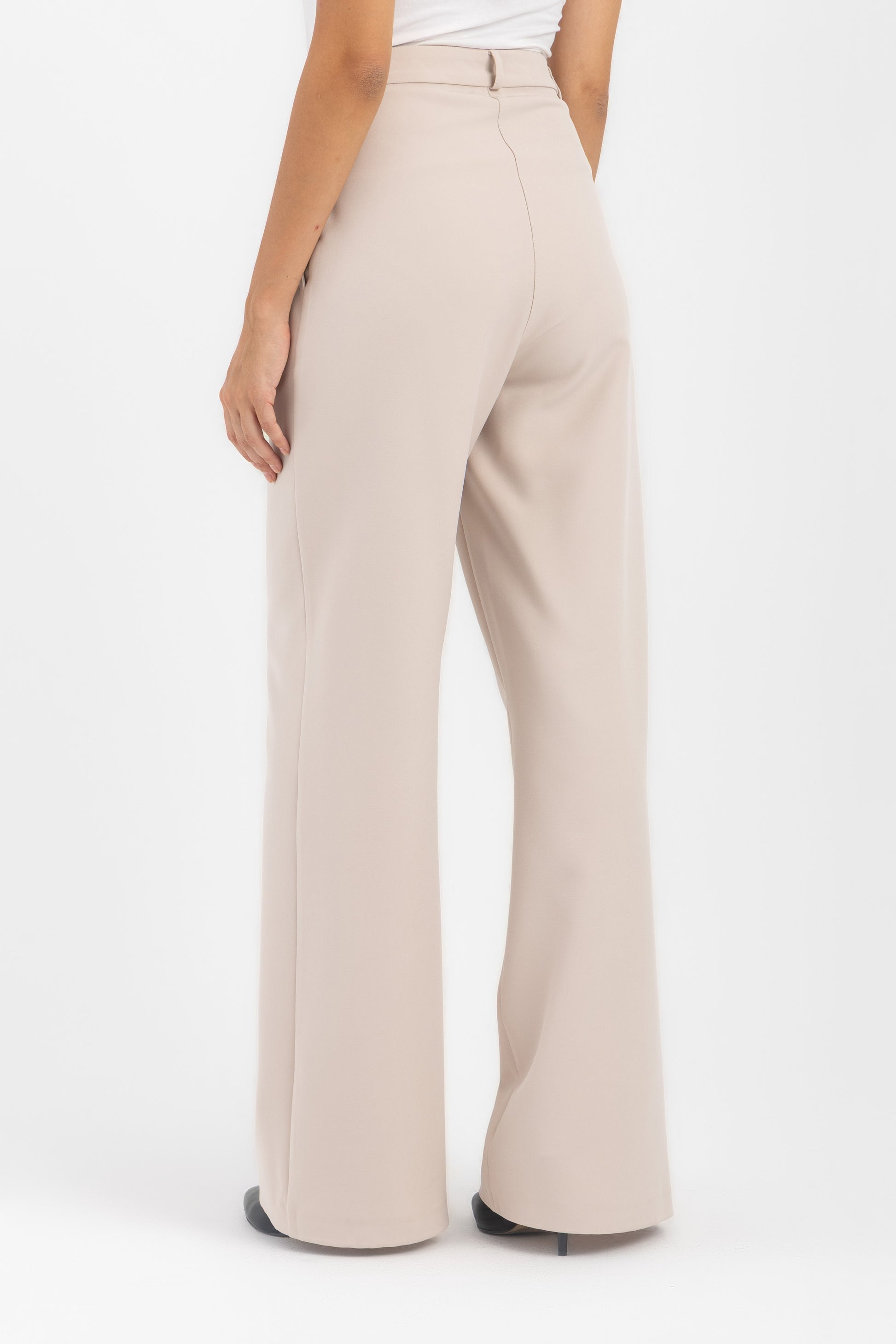 L. Beige