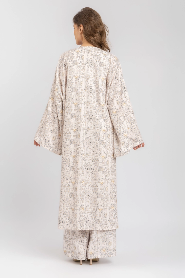 L. Beige