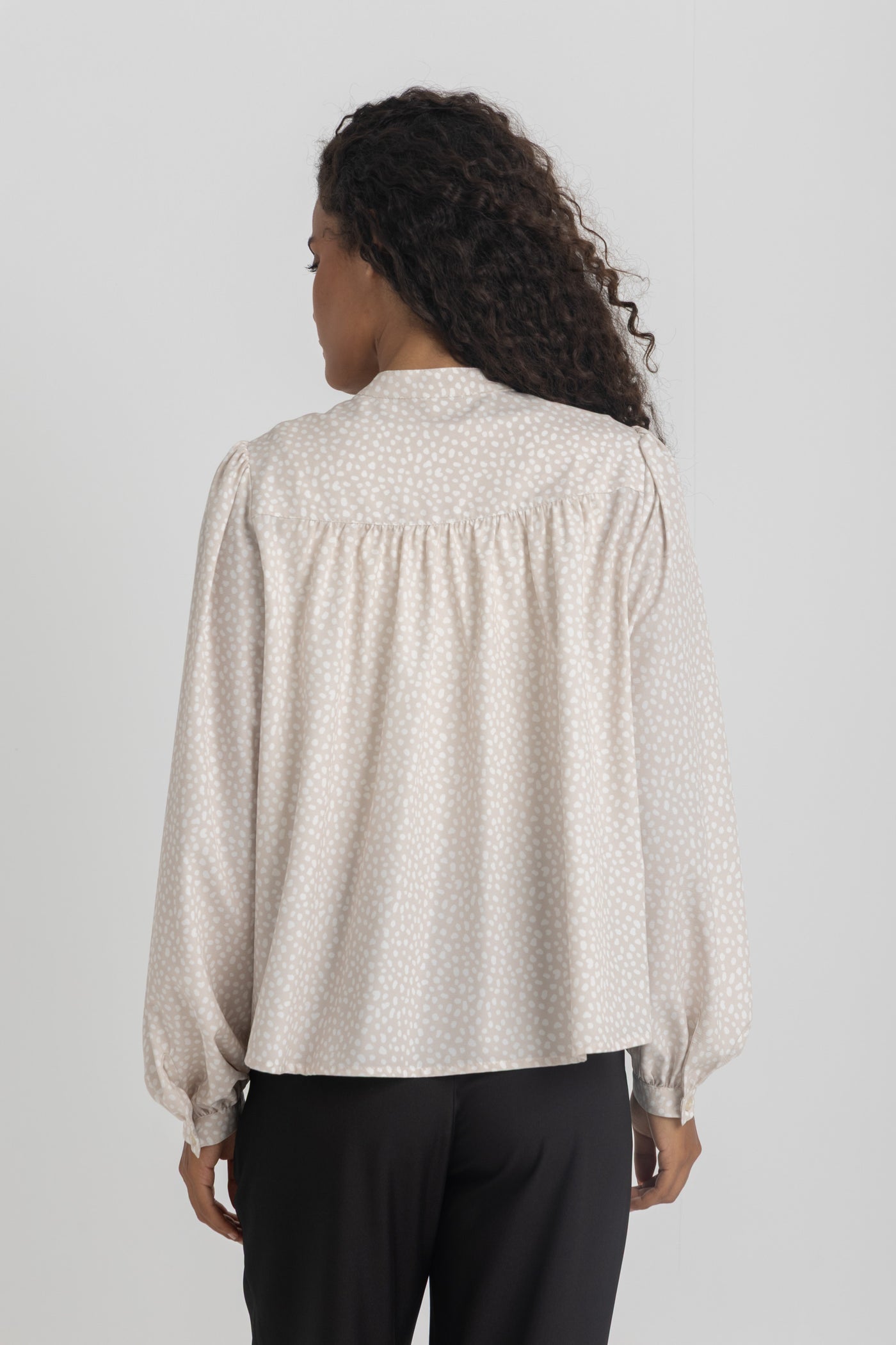 L. Beige