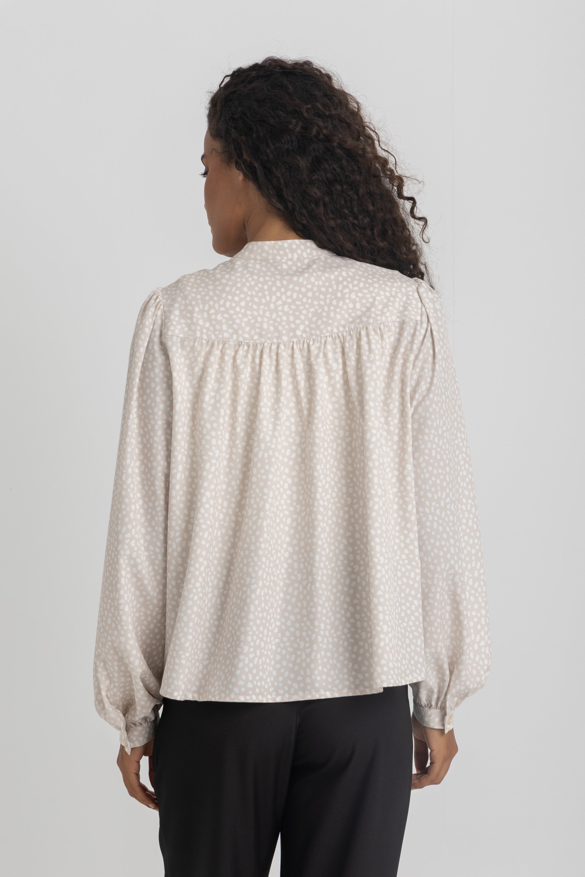 L. Beige