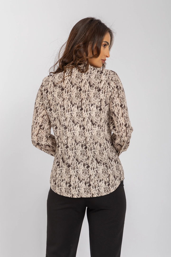 L. Beige