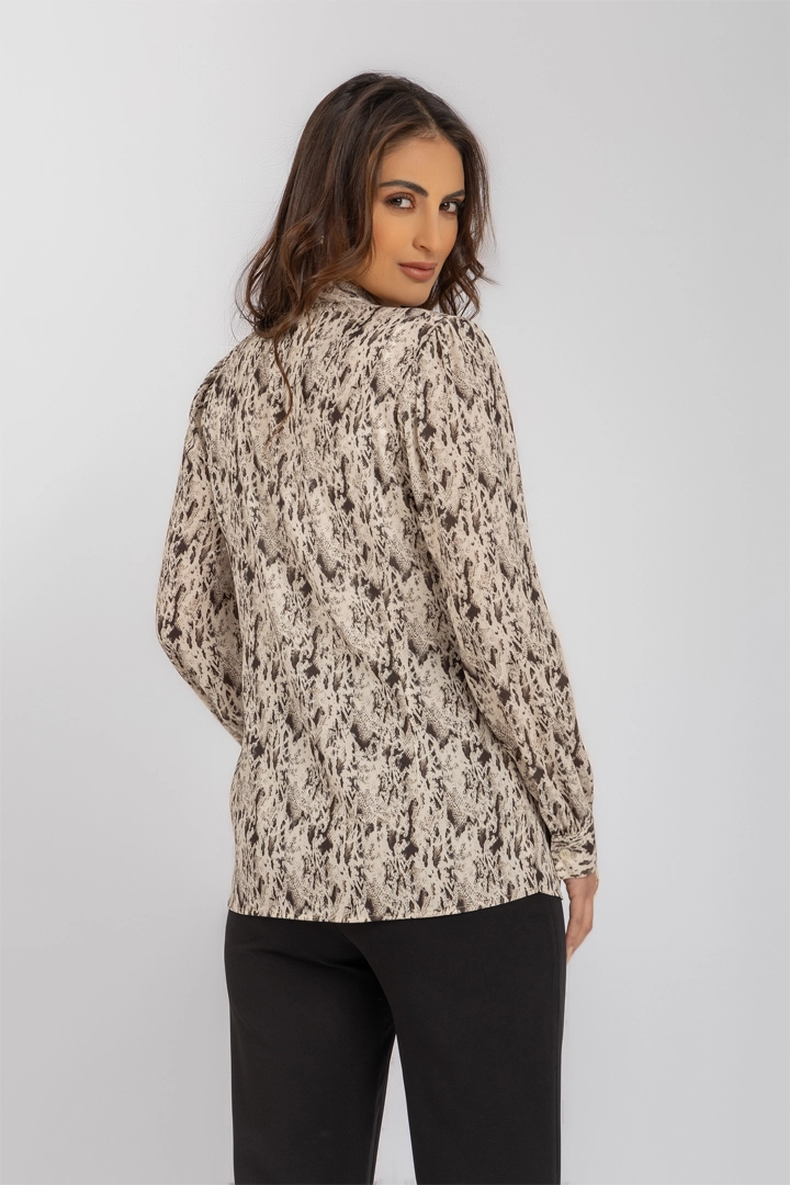 L. Beige