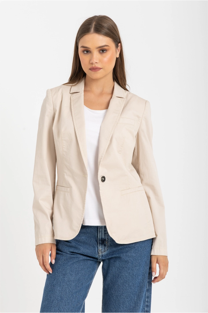 L. Beige