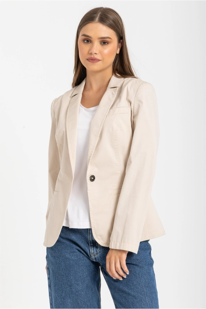 L. Beige
