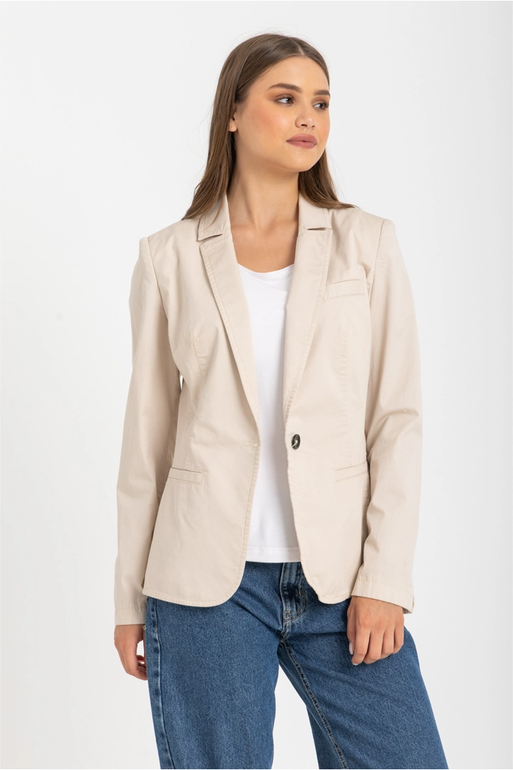 L. Beige