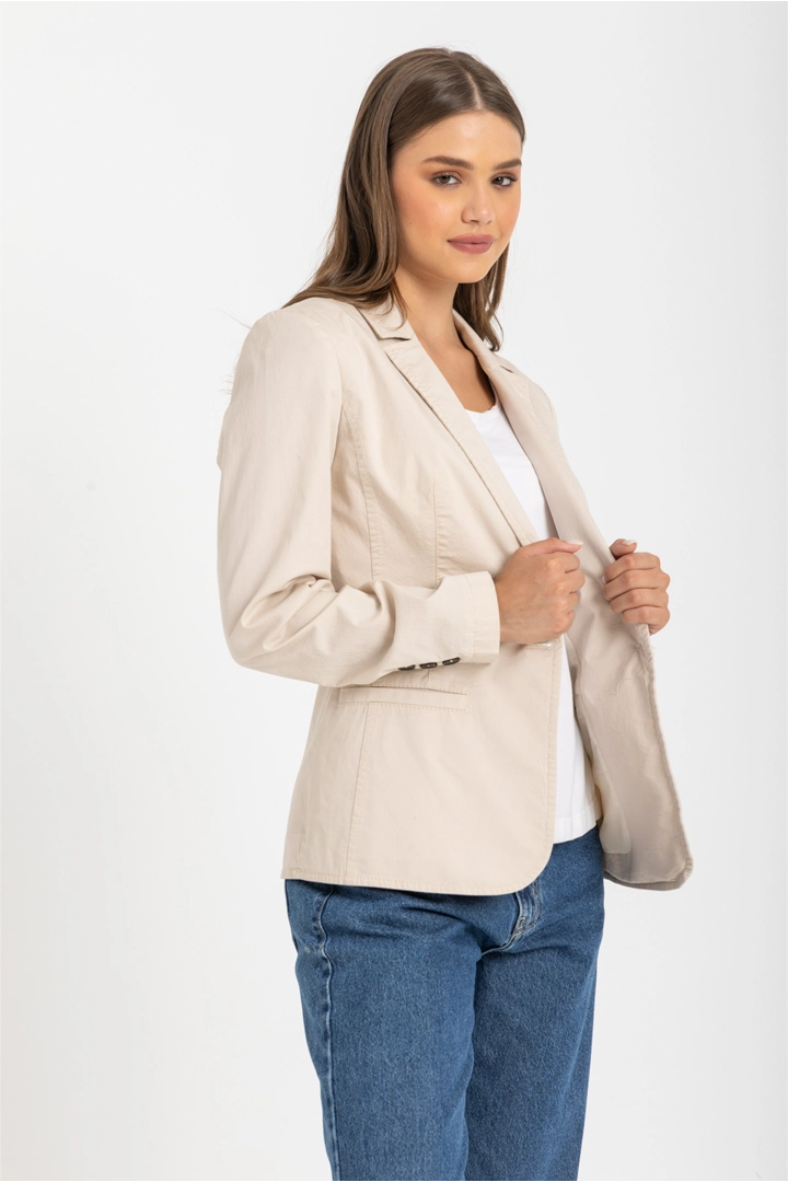 L. Beige