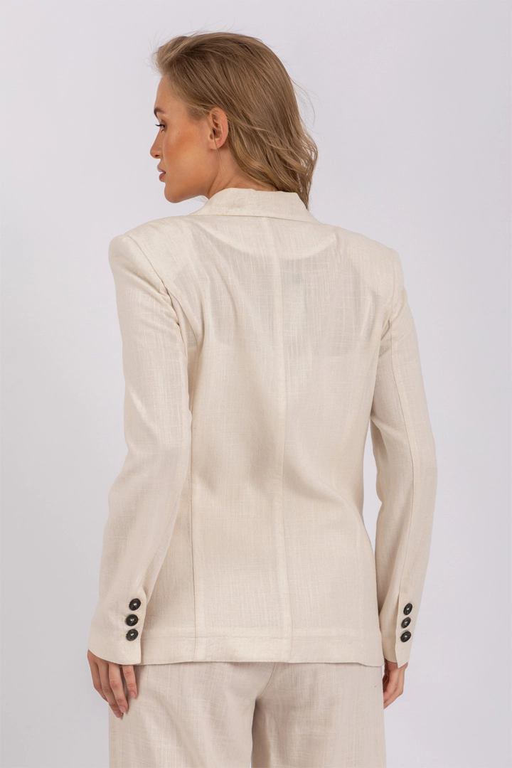 L. Beige