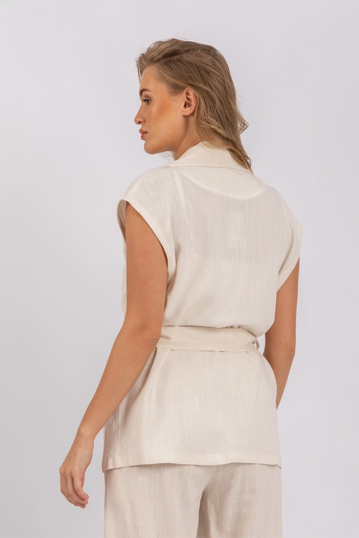 L. Beige