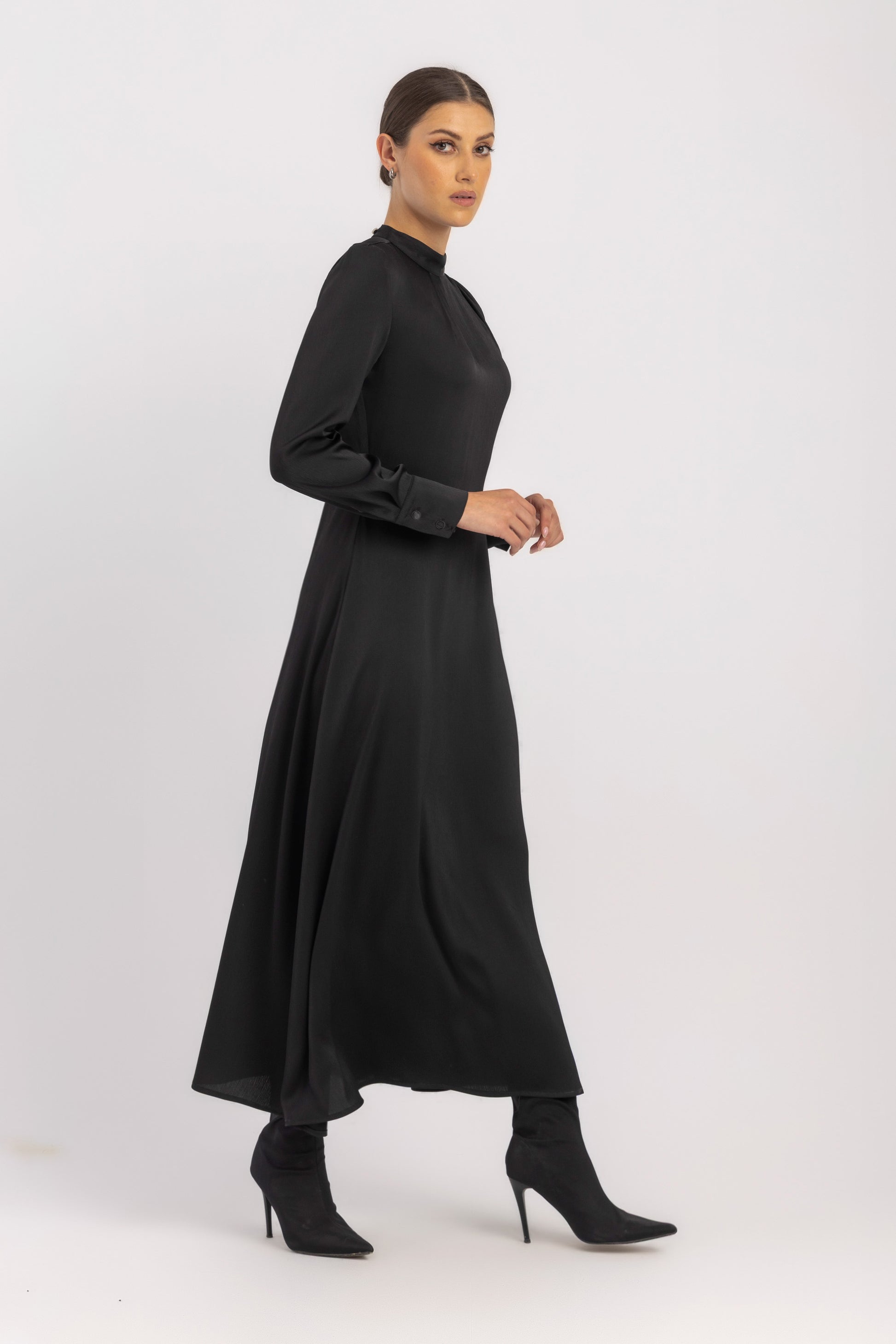 High-Neck Maxi Dress Pleated Collar ESLA High-Neck Maxi Dress Pleated Collar ESLA
