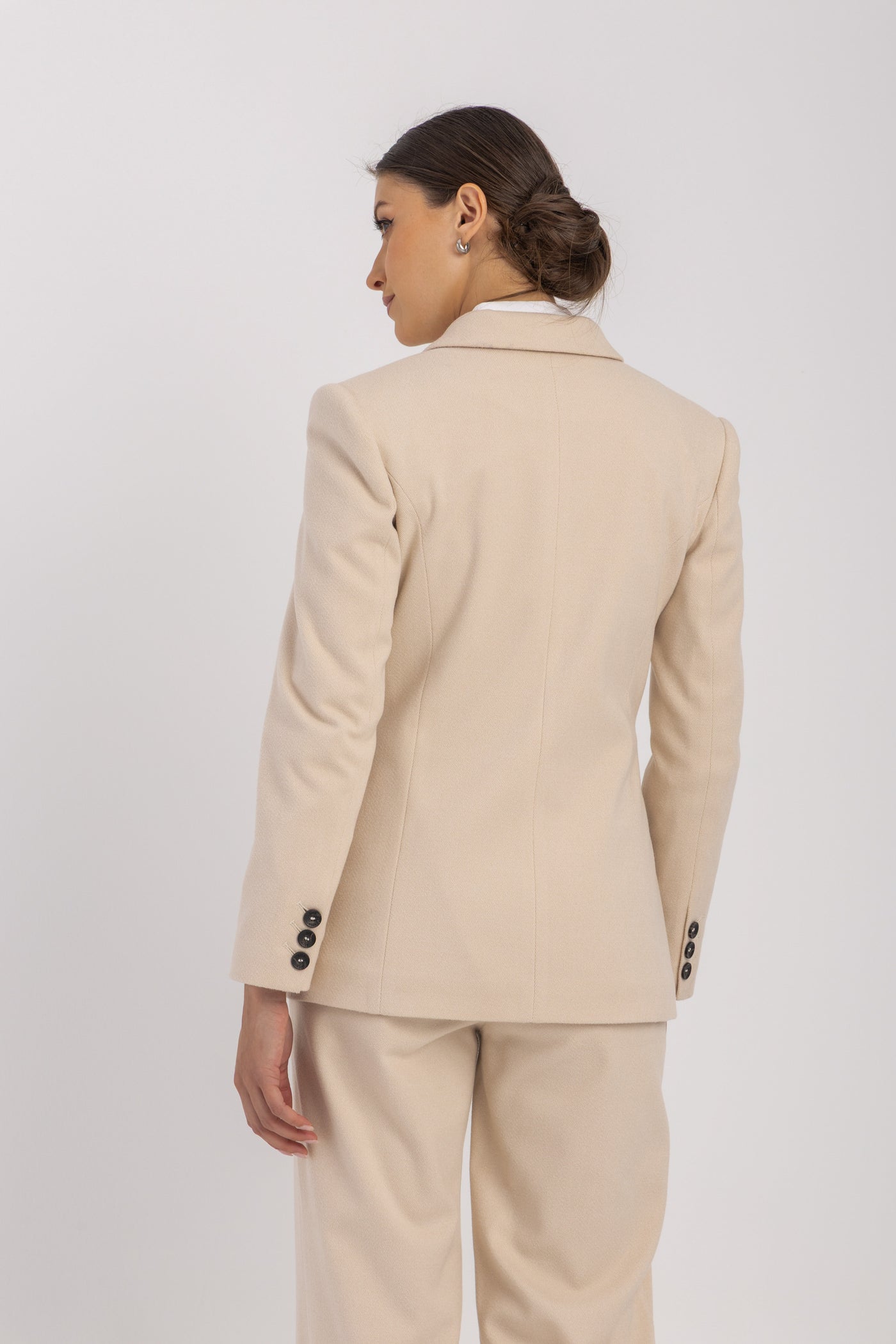 L. Beige