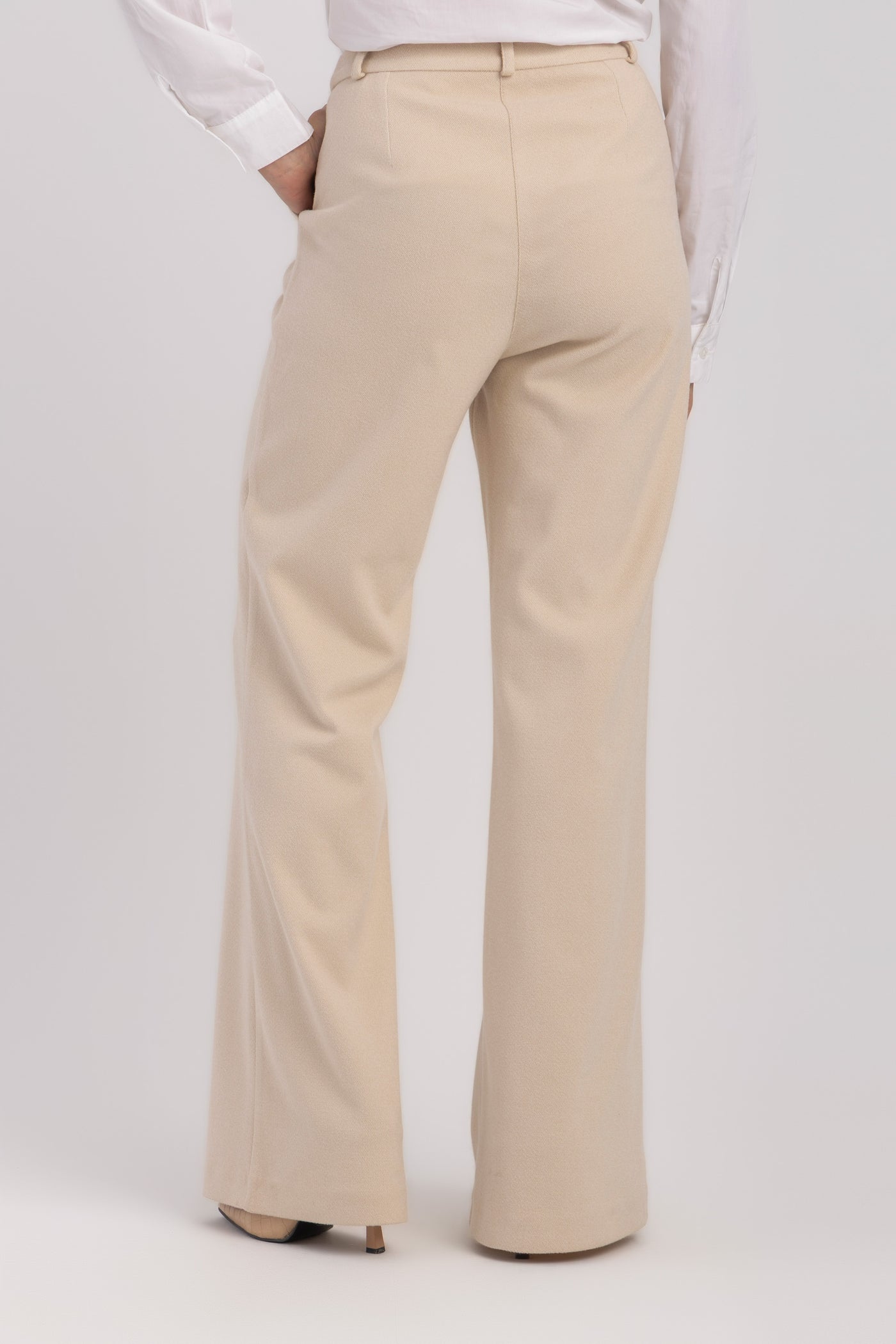 L. Beige