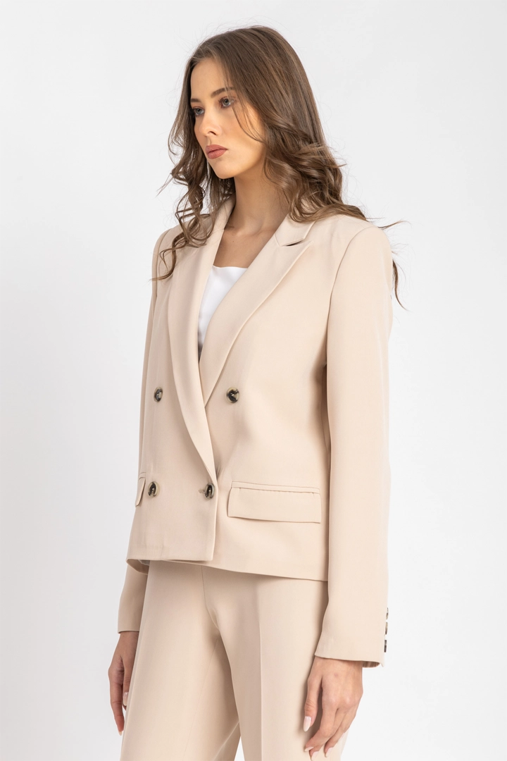 L. Beige