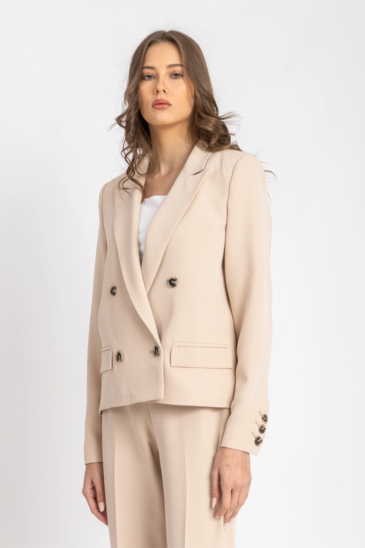 L. Beige