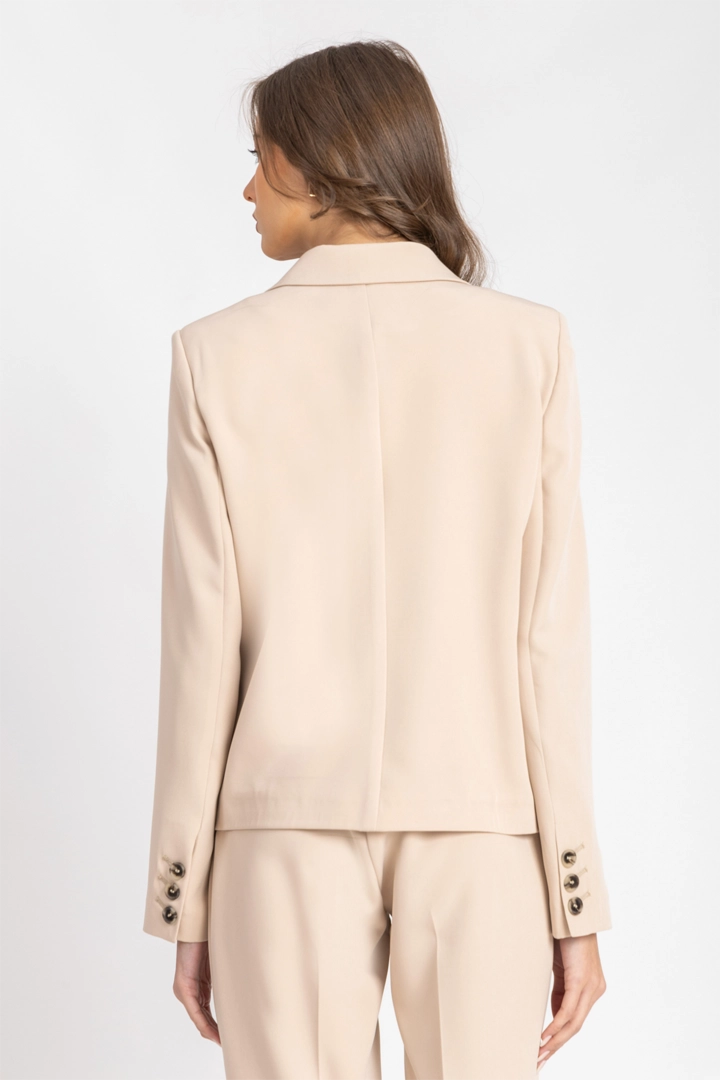 L. Beige