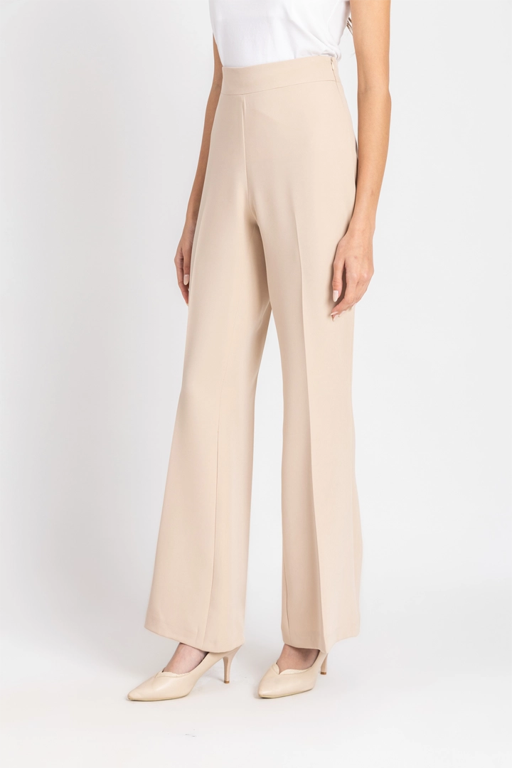 L. Beige