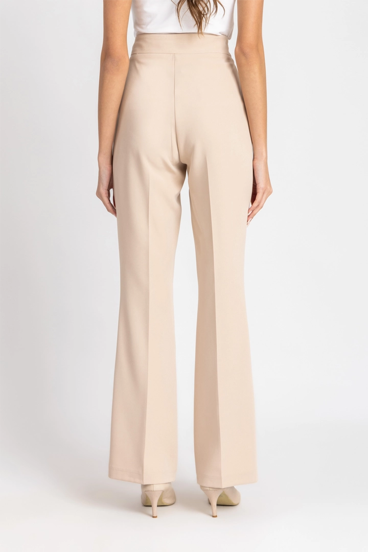 L. Beige