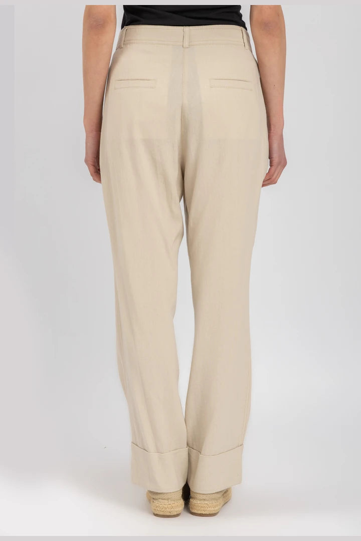 L. Beige