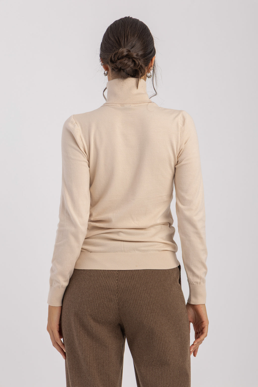 L. Beige